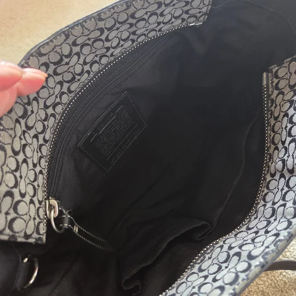 Stylish Black and Gray Tote Bag - Picture 4 of 7